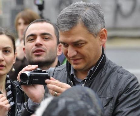 17 მაისის აქციაზე „პალიტრა ტვ“-ს ჟურნალისტს პოლიციის დახმარება დასჭირდა Rating